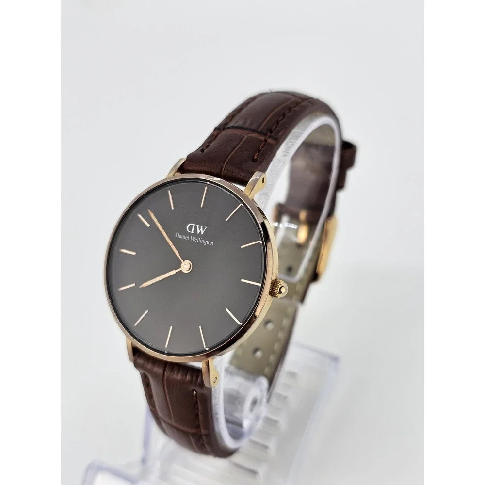 Daniel Wellington Women's Watch 32MM Black Dial NEW Leather Bands NEW Battery